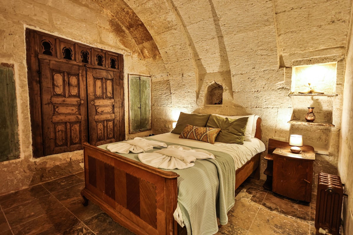 Stone Room 4 | 1 dormitorio, sistema de insonorización, tabla de planchar con plancha