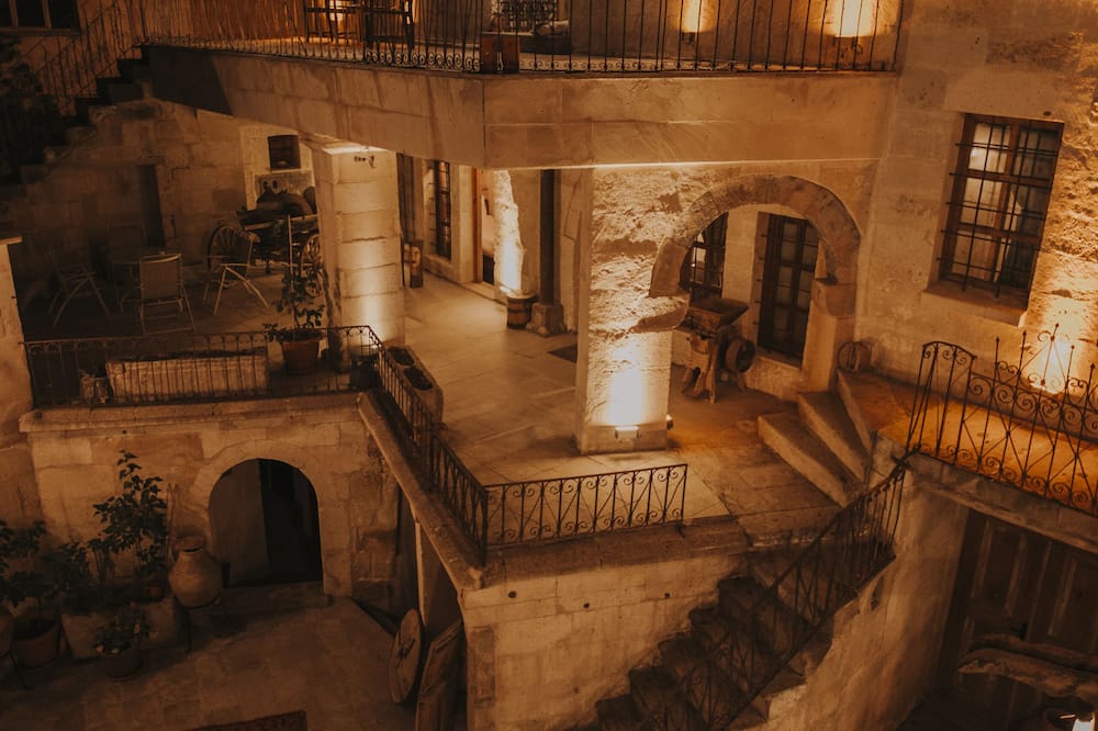 Eagle Cave Inn