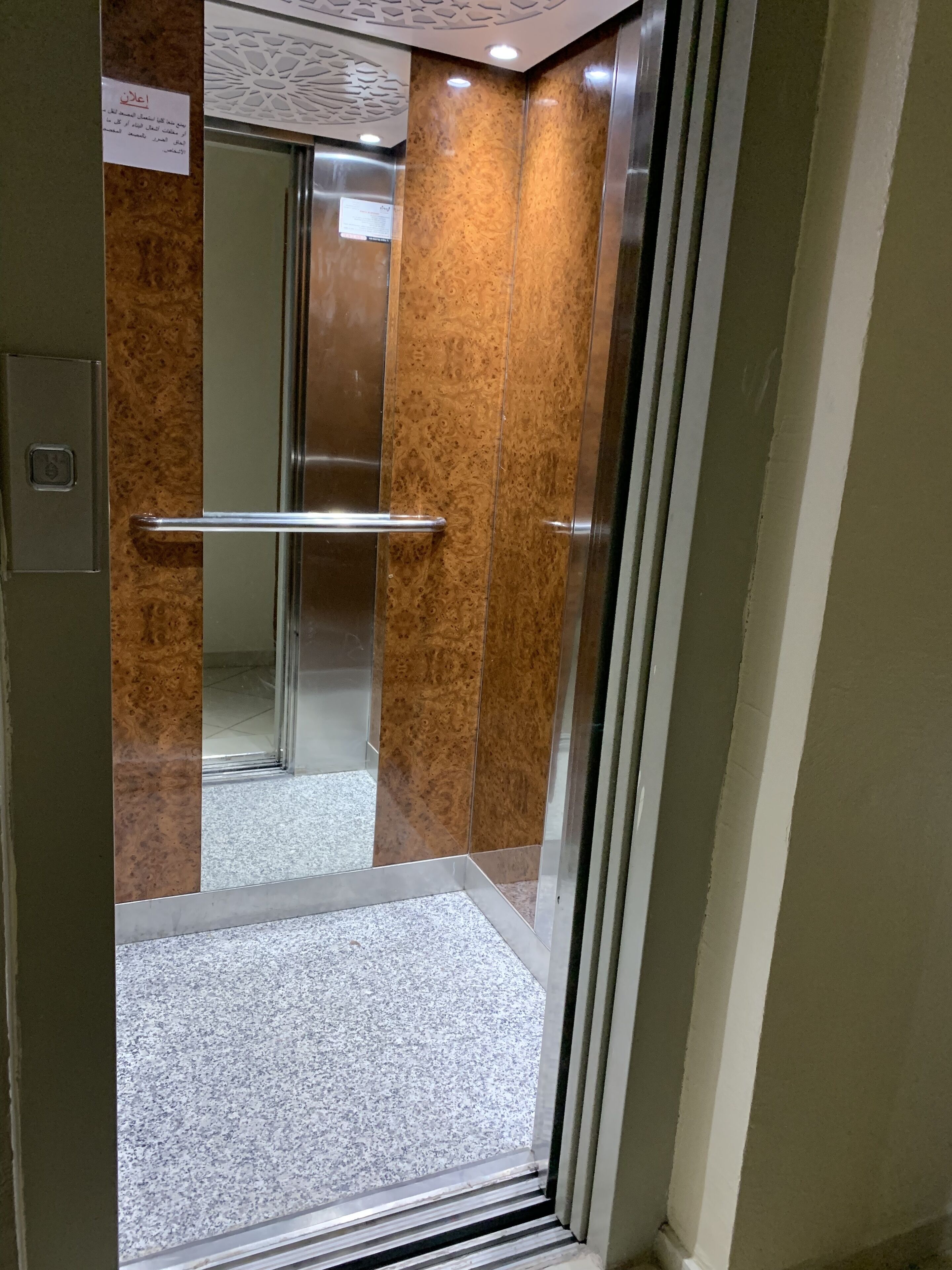 المنشأة من الداخل