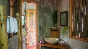 Dusche, Handtücher, Seife, Shampoo