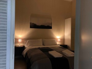 Kamar Triple, pemandangan kebun | 1 kamar tidur, meja kerja, ruang kerja ramah laptop, dan kedap suara