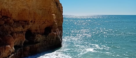 Guarda-sóis, toalhas de praia