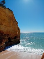 海滩遮阳伞、沙滩毛巾