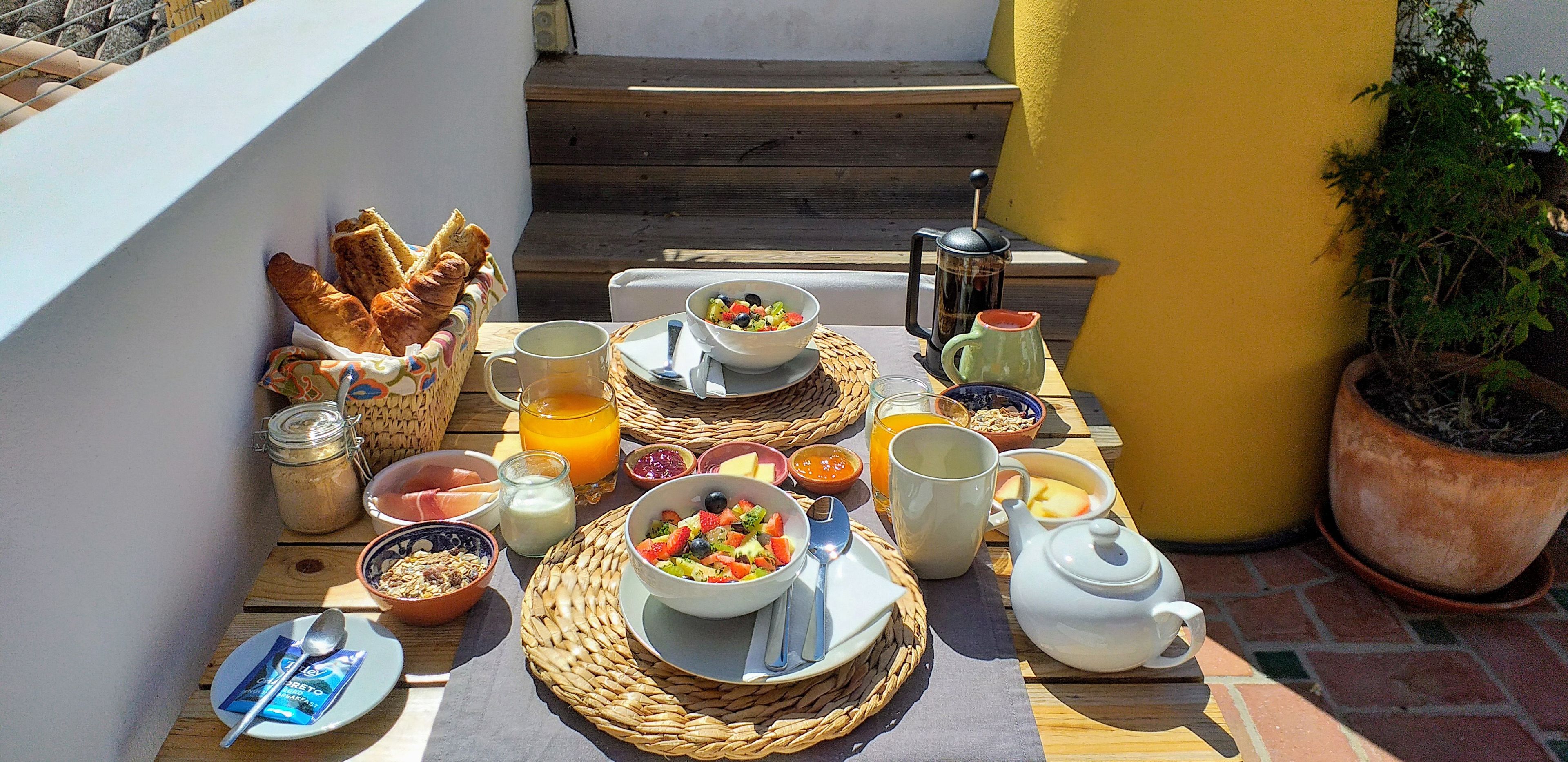 Café da manhã continental todos os dias mediante uma taxa