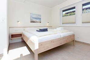 2 bedrooms, WiFi, bed sheets