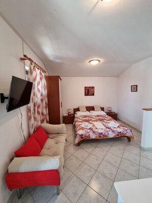 Free WiFi, bed sheets, wheelchair access