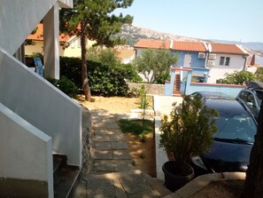 المنطقة المحيطة بالمنشأة