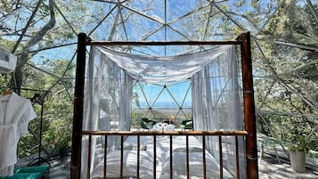 Tenda Romantis, 1 Tempat Tidur Queen, hot tub, tepi gunung | Teras/patio
