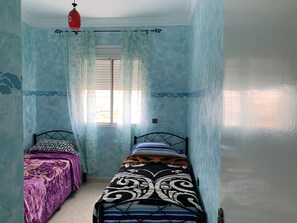 3 chambres, fer et planche à repasser, Wi-Fi gratuit, draps fournis