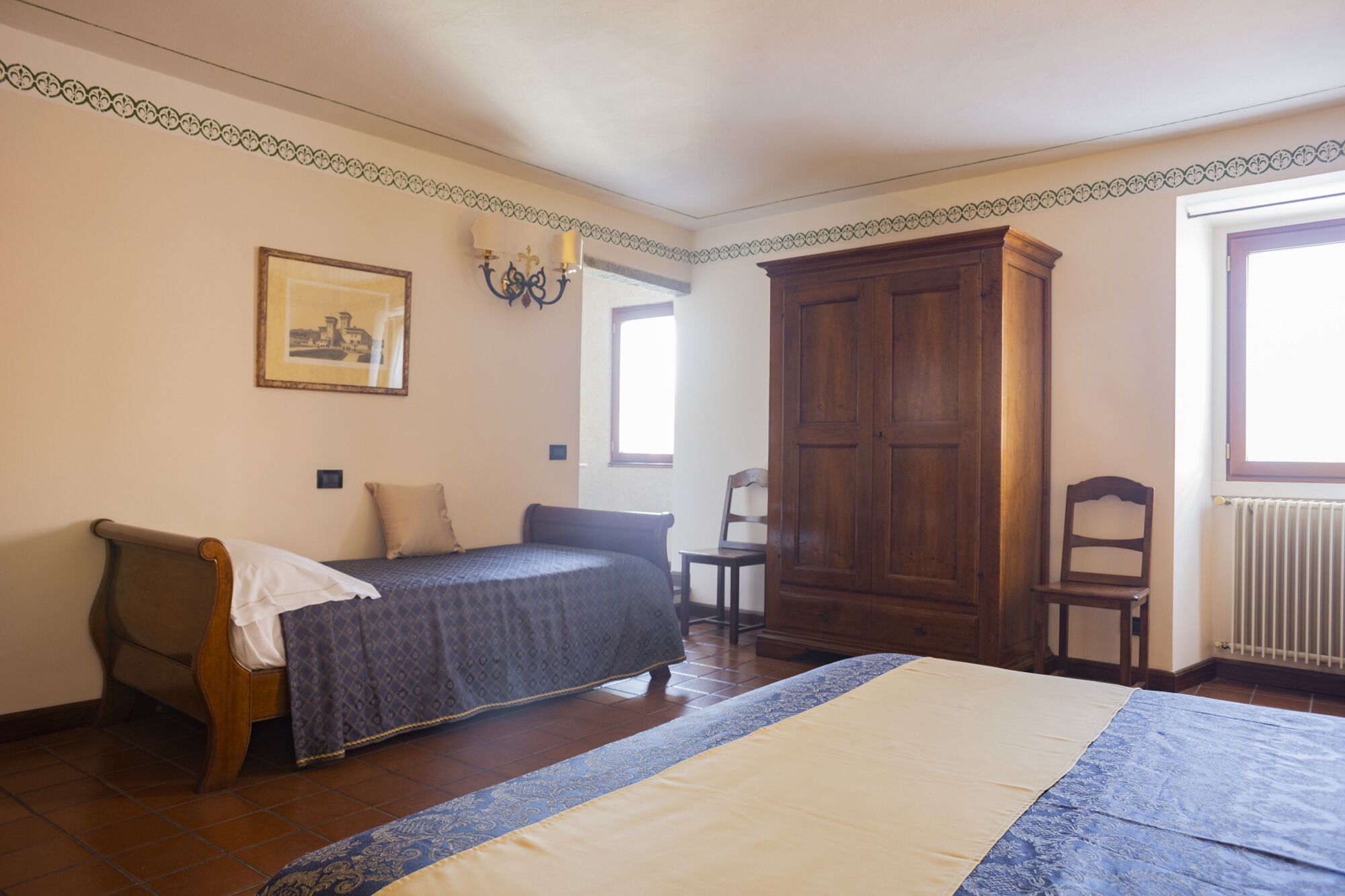 Habitación triple Confort, 1 habitación, tina | Escritorio, insonorización, wifi gratis y ropa de cama 