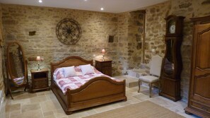 3 chambres, fer et planche à repasser, lit parapluie, Wi-Fi gratuit