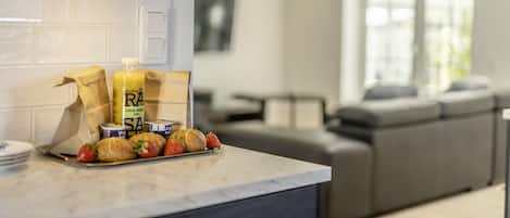 Frokost på farten er inkludert hver dag