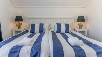 Habitación Business doble, vistas al parque | Cortinas opacas y sistema de insonorización