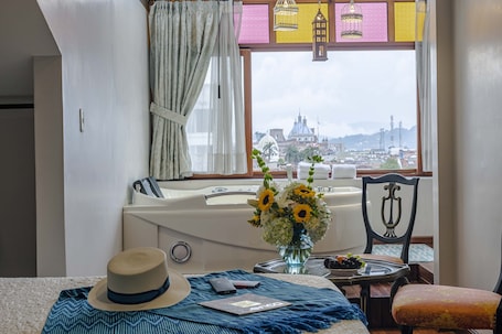 Premium bedding, soundproofing, free WiFi, bed sheets. Hotel Azul de la Plaza