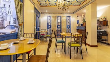 Desayuno completo incluido todos los días