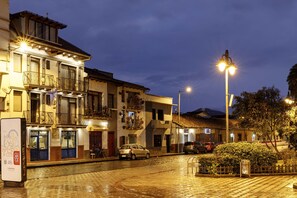 Front of property - Hotel Azul de la Plaza (Cuenca)