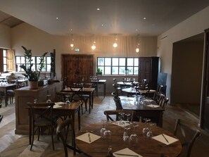 Dining - Modern villa with private pool between Bonifacio and Porto-vecchio (Figari)