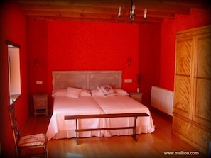Rollaway beds, bed sheets, wheelchair access