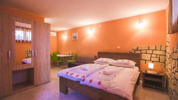 Apartment (1) | Free cribs/infant beds, free WiFi, bed sheets