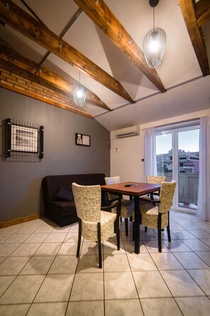 Apartment (4) | Private kitchen | Full-size fridge, microwave, oven, stovetop - Apartments Sanic 518 (Lopar)