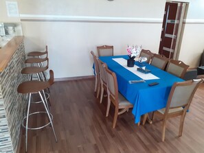 Dining - Résidence Véronia Guest House (Port Mathurin)