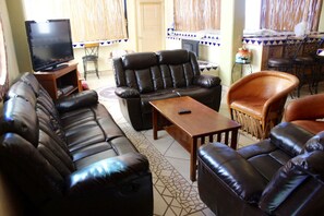 Condo, 2 Bedrooms | Living area