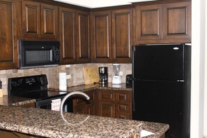 Condo, 1 Bedroom | Private kitchenette | Fridge, microwave, oven, stovetop