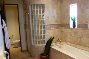 Condo, 2 Bedrooms | Deep soaking bathtub