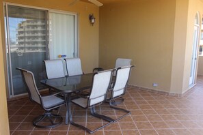 Apartment, 2 Schlafzimmer | Speisen im Freien