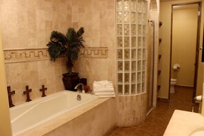Condo, 2 Bedrooms | Bathroom | Free toiletries, towels
