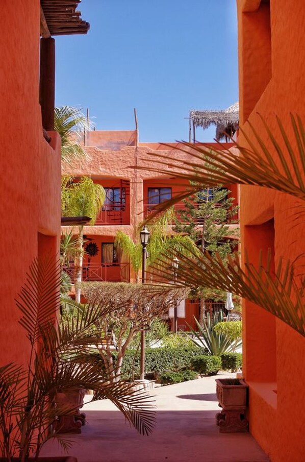 Condo, 2 Bedrooms | Property grounds