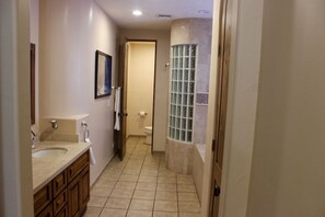 Bathroom - Bella Sirena 2BR BA 401-v by Casago (Puerto Peñasco)