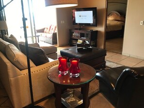 Condo, 2 habitaciones | Área de sala de estar | Televisión de pantalla plana 