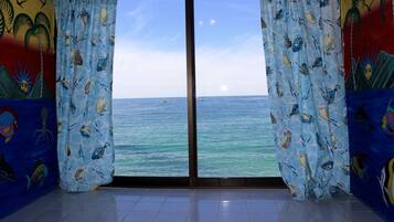 Room, 2 Bedrooms | Pemandangan dari bilik