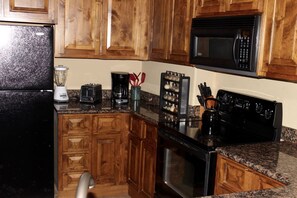 Condo, 1 Bedroom | Private kitchen | Fridge, microwave, oven, coffee/tea maker