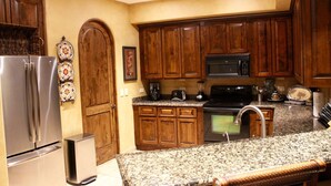 Condo, 2 quartos | Cozinha privada | Geladeira, cooktop, lava-louças