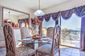 Condo, 2 Bedrooms, Ocean View | Family dining - Princesa by Casago (Puerto Peñasco)