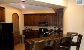 Apartment, 2 Schlafzimmer | Eigene Küche | Kühlschrank, Herdplatte, Geschirrspüler