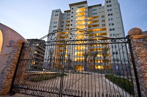 Condo, 2 habitaciones | Vista frontal de la propiedad