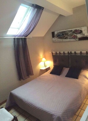 2 Schlafzimmer, Bügeleisen/Bügelbrett