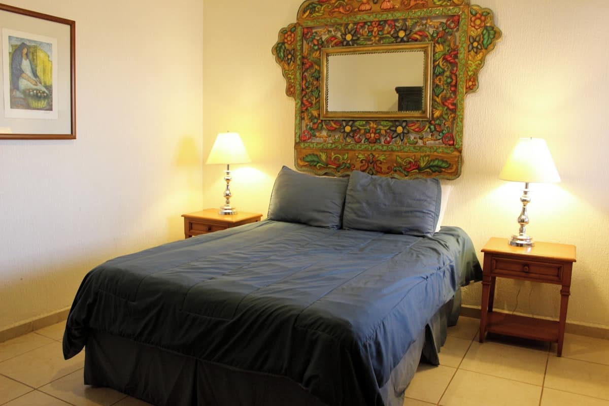 Apartment, 2 Schlafzimmer, Meerblick, Erdgeschoss | Bügeleisen/Bügelbrett, kostenloses WLAN, Bettwäsche