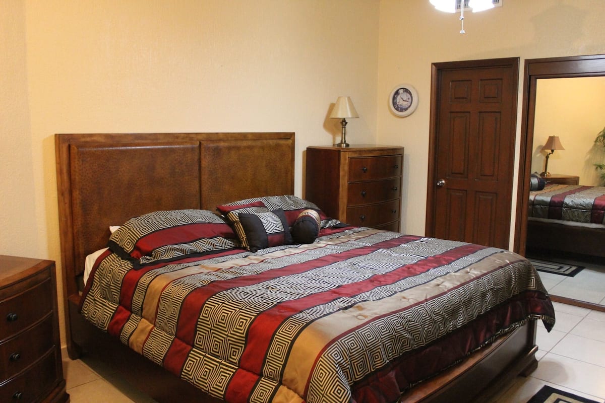 Apartment, 2 Schlafzimmer, Meerblick, Erdgeschoss | Bügeleisen/Bügelbrett, kostenloses WLAN, Bettwäsche
