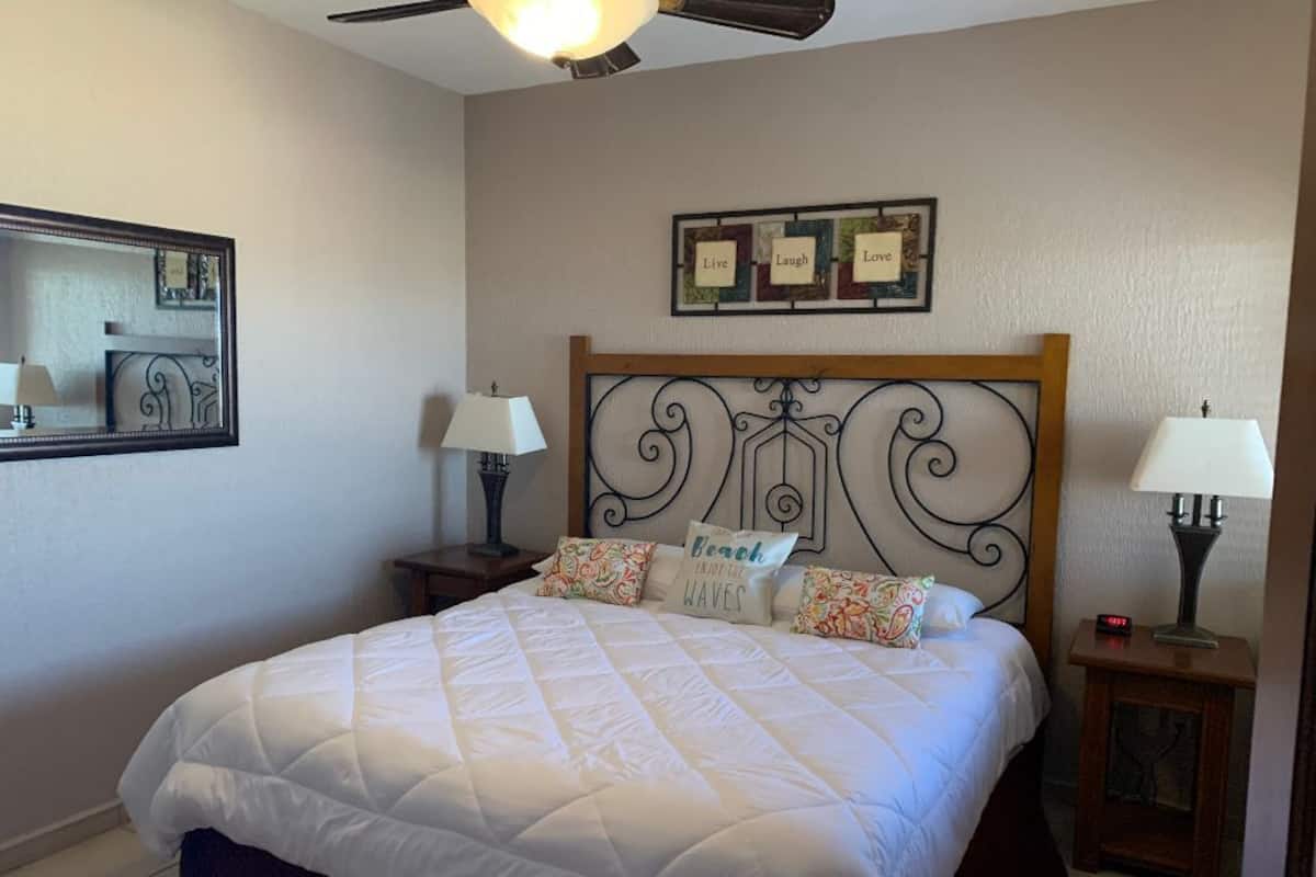Apartment, 2 Schlafzimmer, Meerblick | Bügeleisen/Bügelbrett, kostenloses WLAN, Bettwäsche