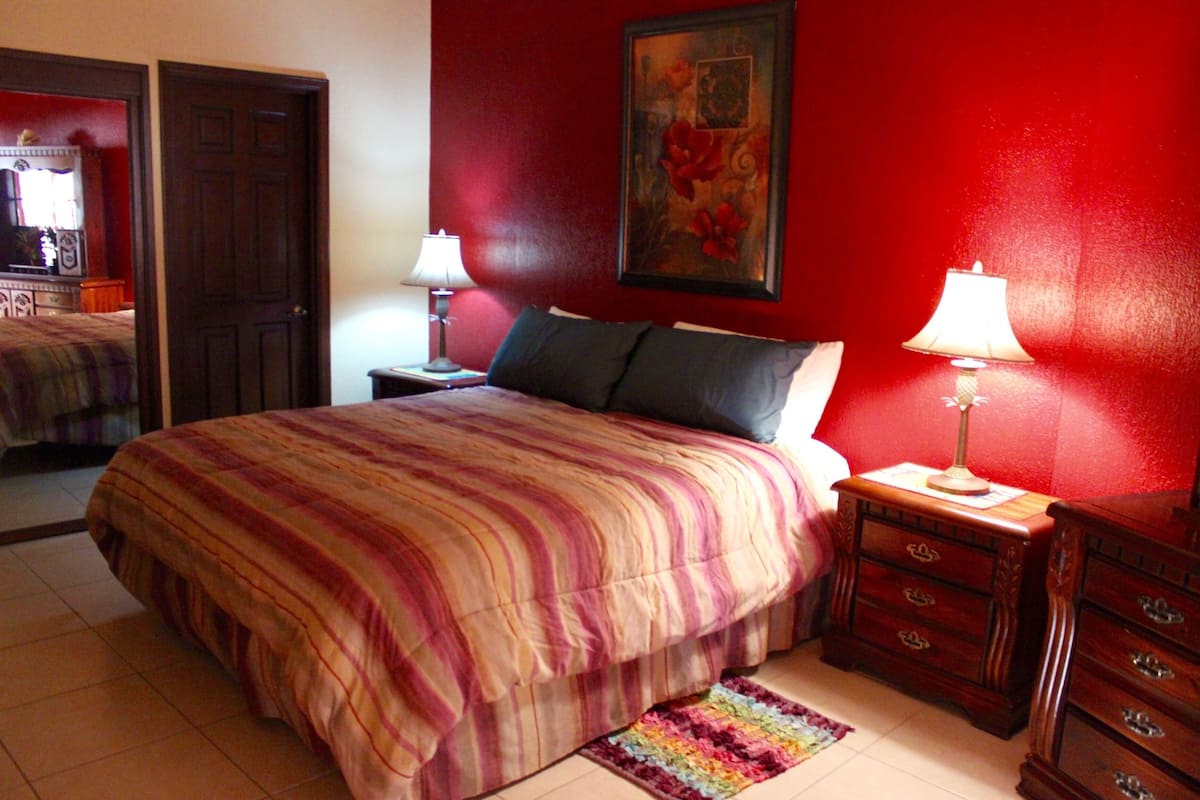 Apartment, 2 Schlafzimmer, Meerblick | Bügeleisen/Bügelbrett, kostenloses WLAN, Bettwäsche