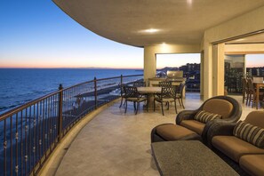 Condo, 4 habitaciones | Balcón