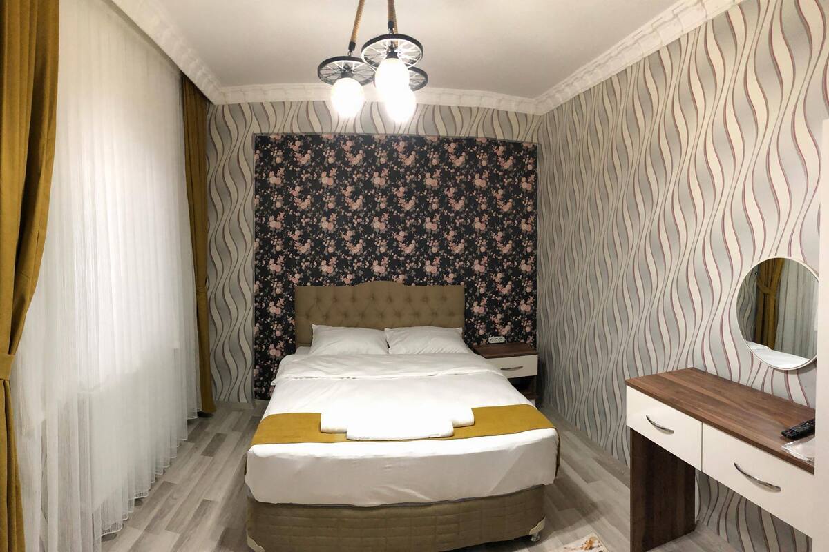 Quarto casal standard | Frigobar, escrivaninha, quartos à prova de som, Wi-Fi de cortesia