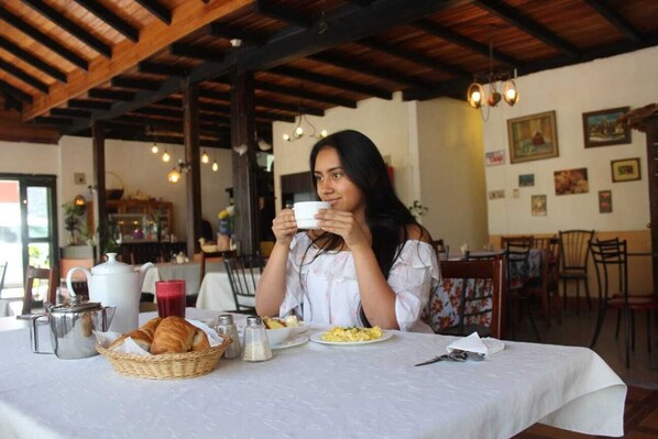 Restaurant - Hotel La Chimenea Casa De Piedad (Baños de Agua Santa)