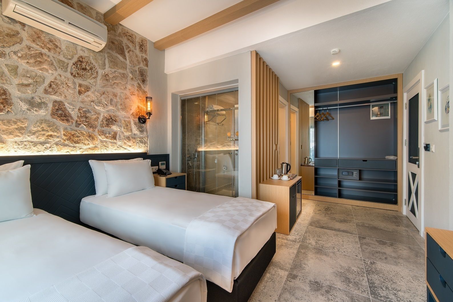 1.kat 2 yatakli balkonlu oda | 1 bedroom, minibar, in-room safe, individually furnished