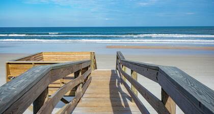 Peace of Heaven at Summerhouse-King Bed, Heated Pools, Ocean Views, Beach Access