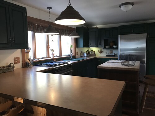 Beautiful 4br home, village of Bolton Landing. Great location! Walk everywhere!